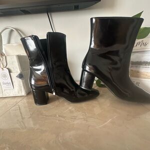 Leather black half boots